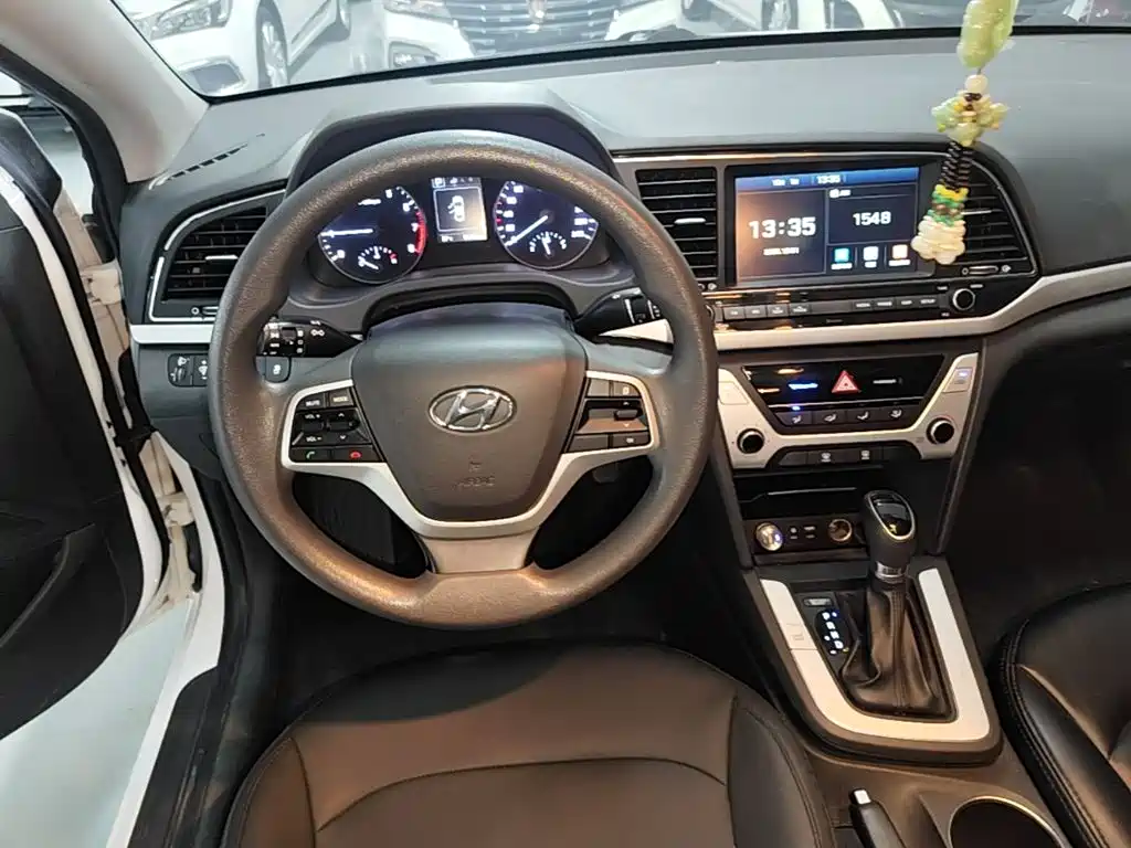 Hyundai Elantra — миниатюра 11