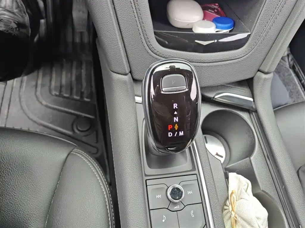 Cadillac XT6 2020 28T мест