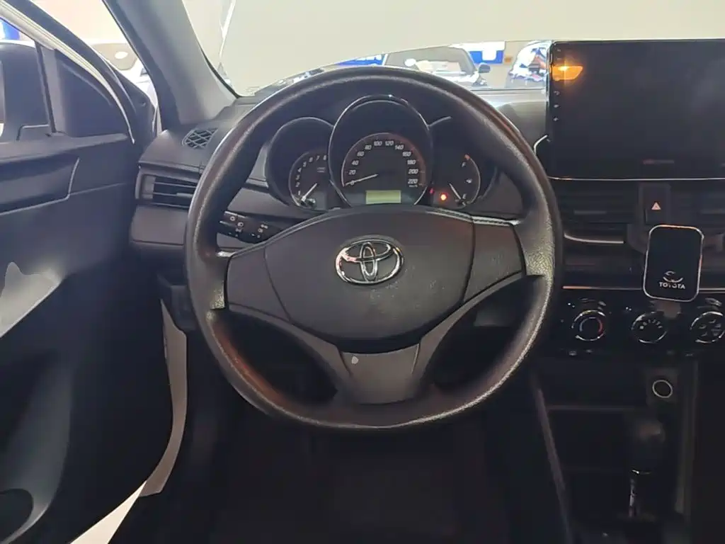 Toyota Yaris L — миниатюра 11