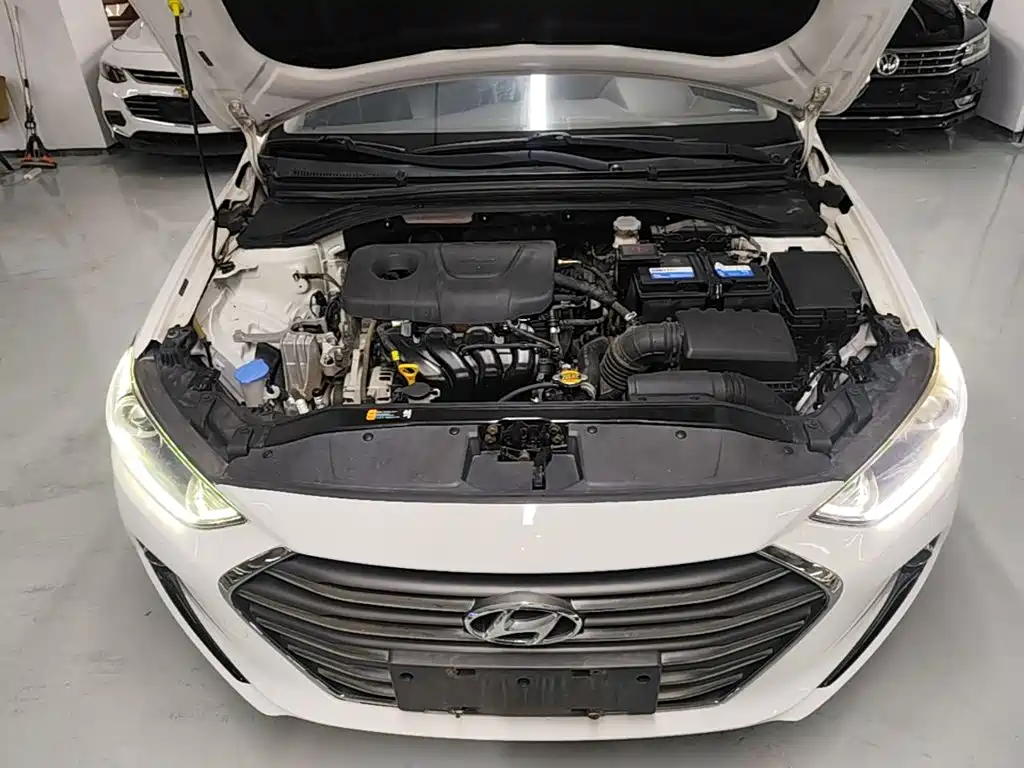 Hyundai Elantra — миниатюра 20