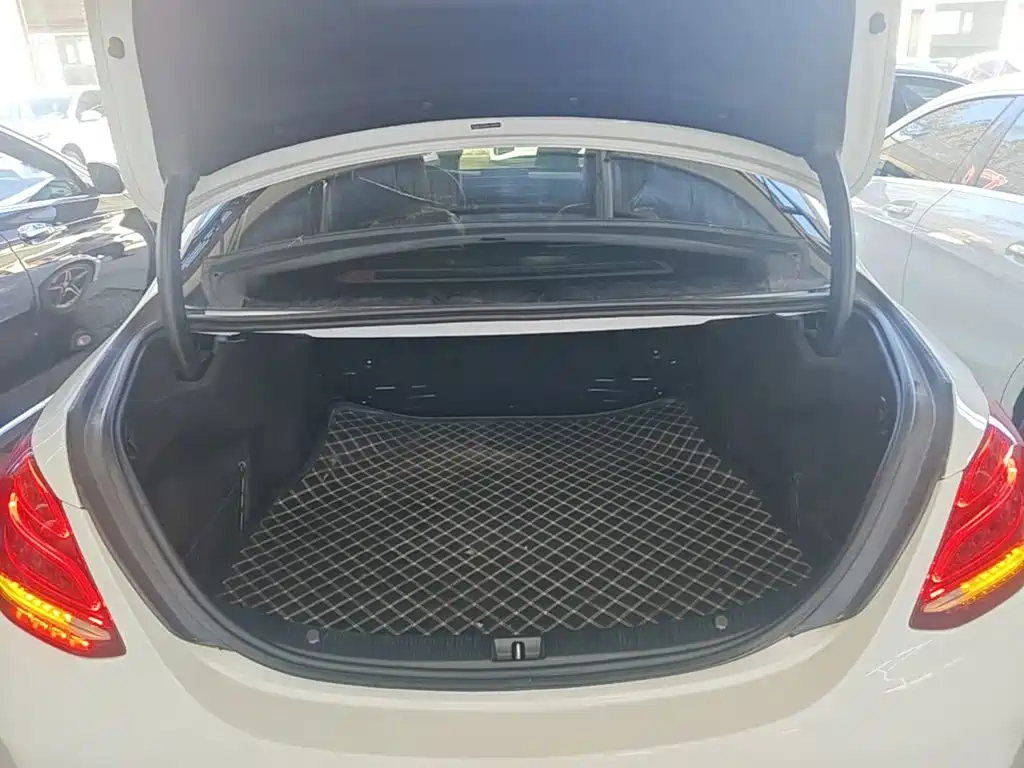 Mercedes-Benz C-Class — миниатюра 19