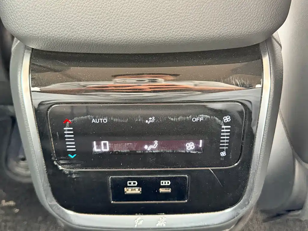 Hongqi Hongqi HS7 PHEV — миниатюра 21