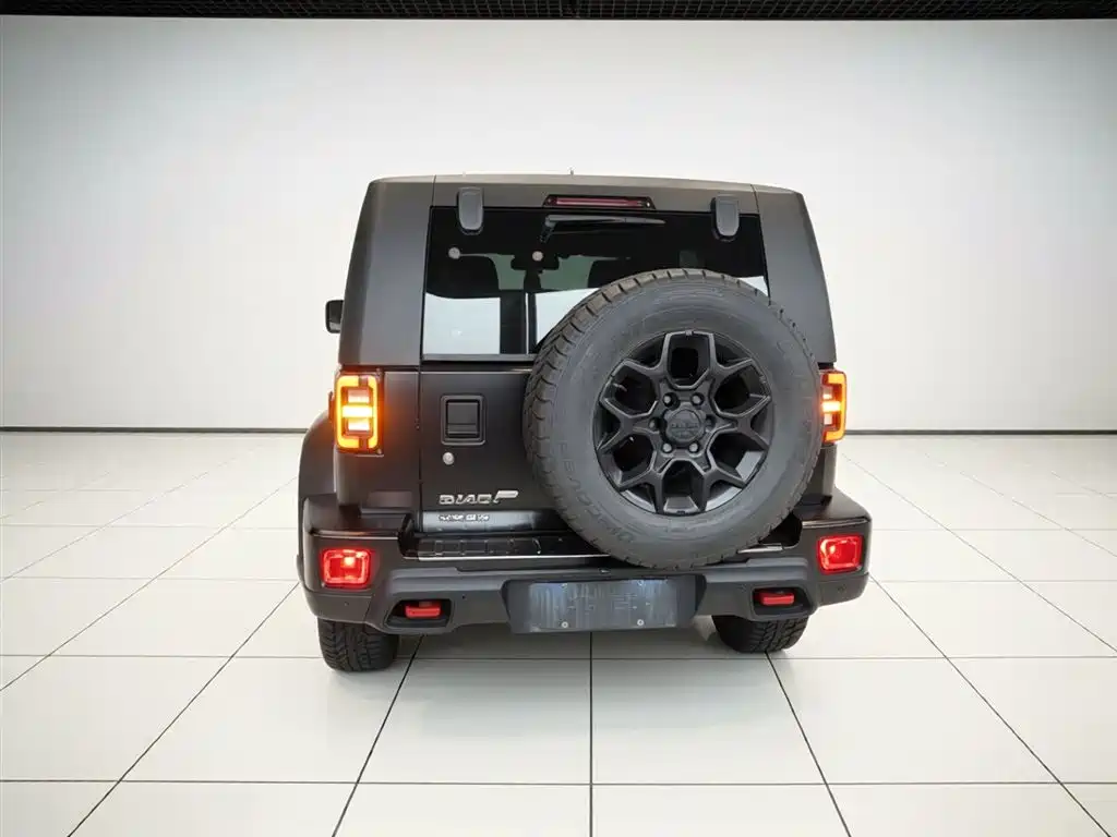BAIC BJ40 2023 2.0D AT