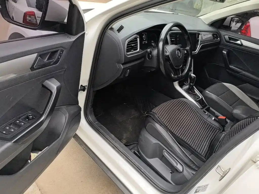 Volkswagen T-Roc — миниатюра 16