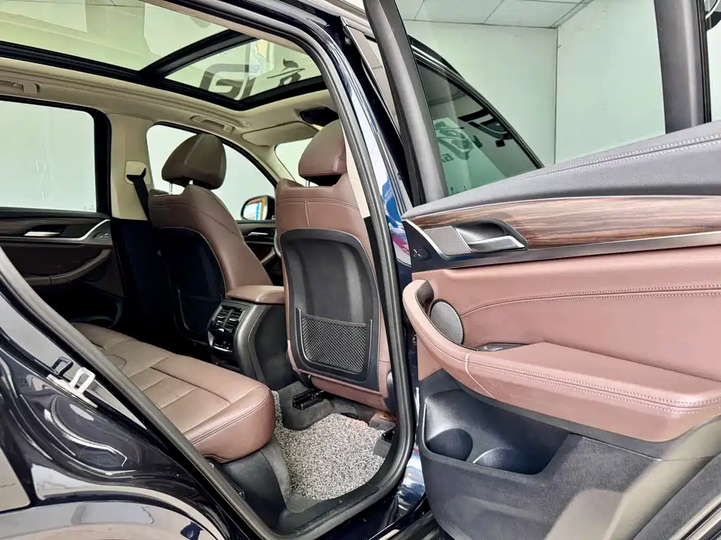 BMW X3 — миниатюра 11
