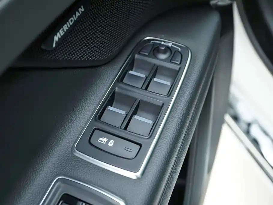 Jaguar XFL — миниатюра 10