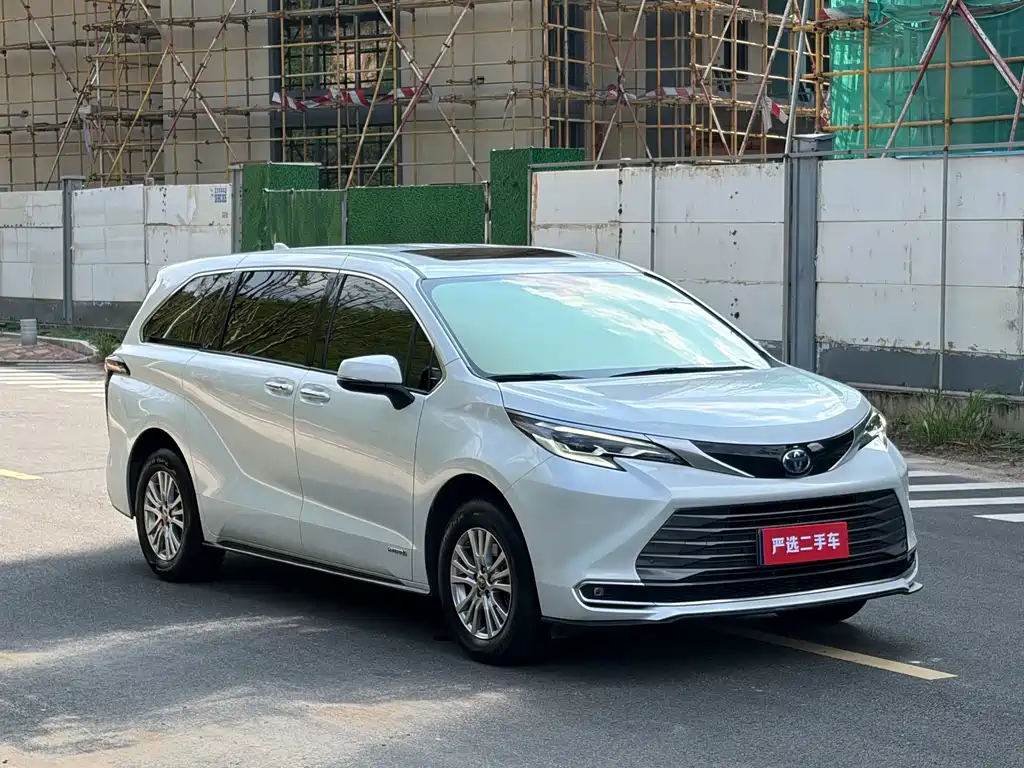 Toyota Sienna — миниатюра 3