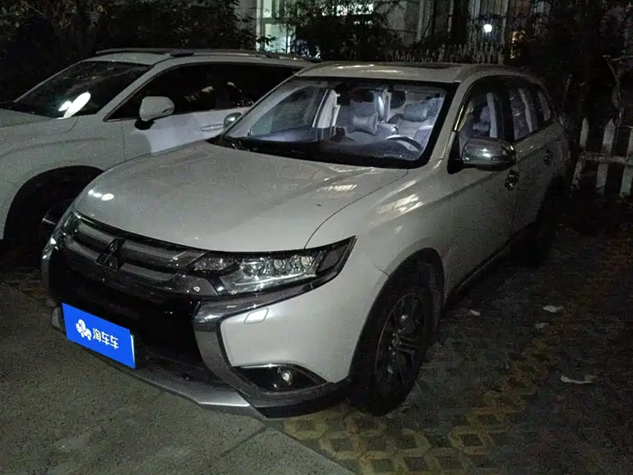 MITSUBISHI OUTLANDER