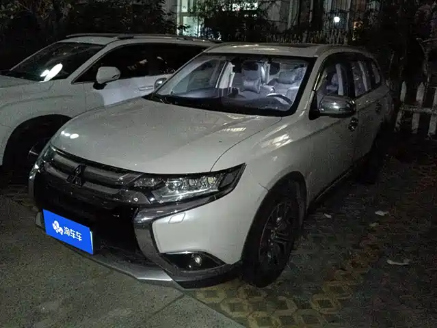 MITSUBISHI OUTLANDER 2017