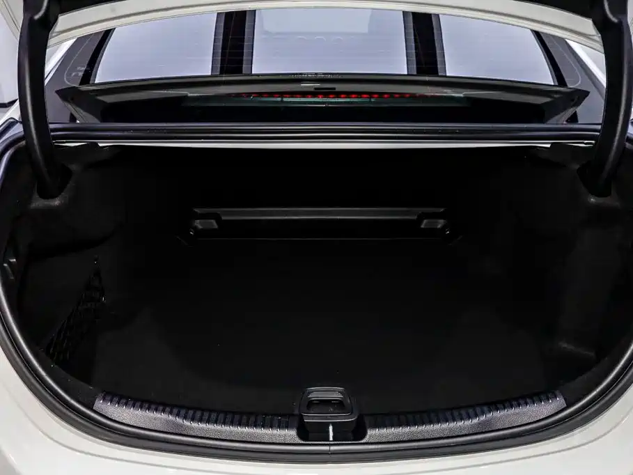 Mercedes-Benz C-Class — миниатюра 6