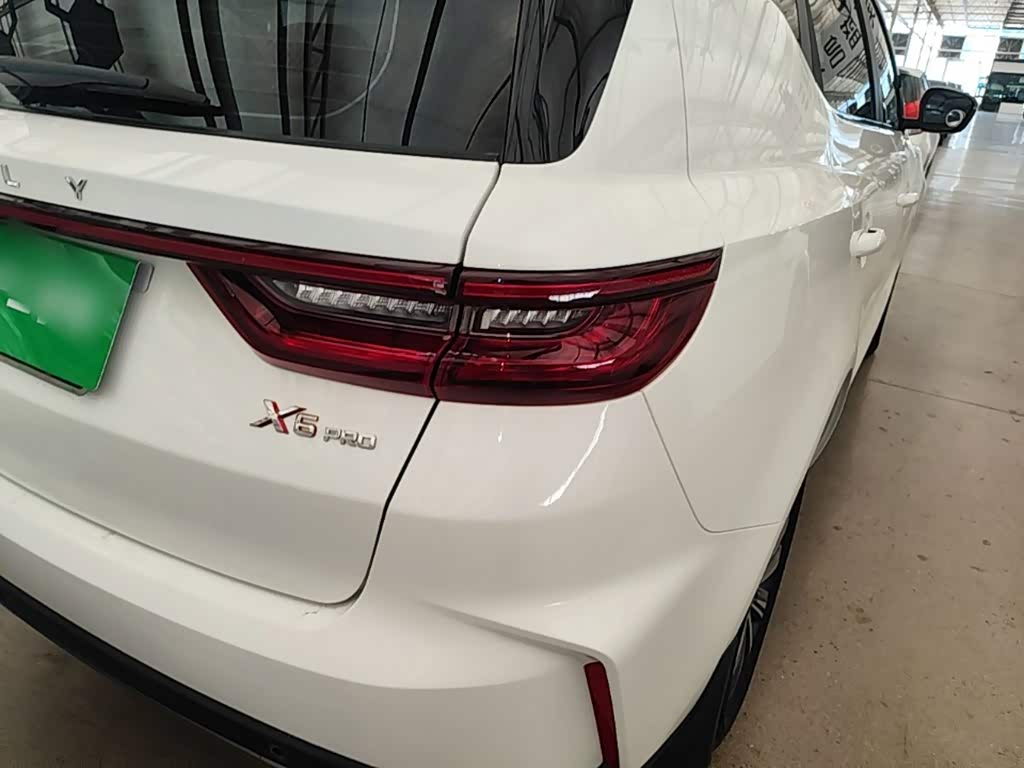 Geely Emgrand X6 1.4 л 2021 г. Белый, пробег 46300 км