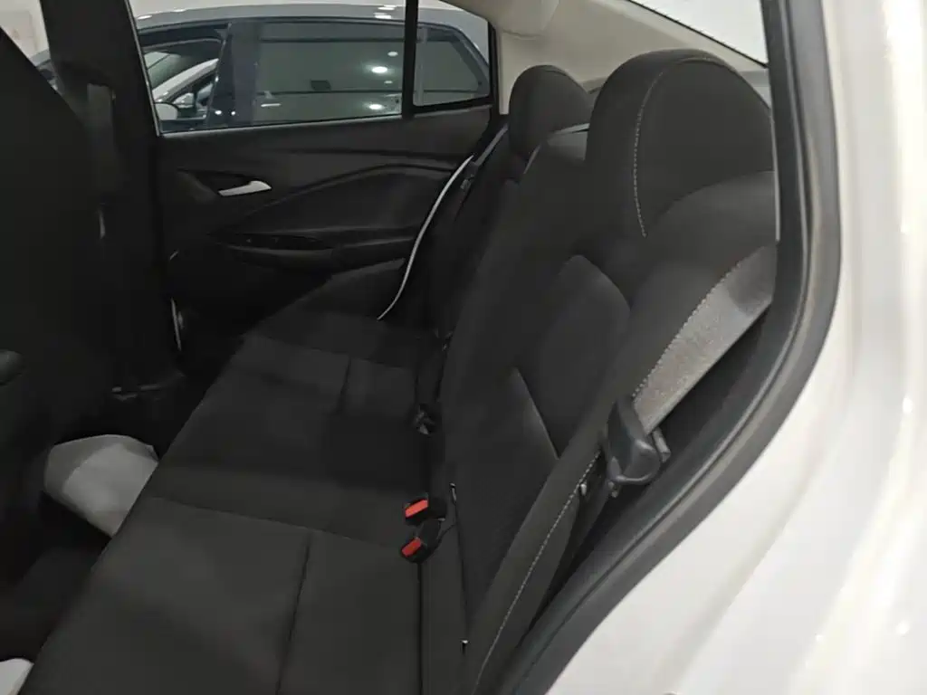 Chevrolet Cavalier — миниатюра 17