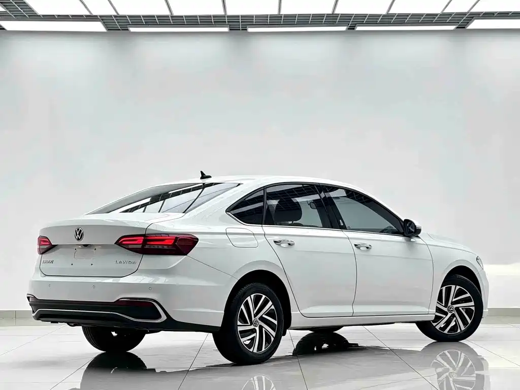 Volkswagen Lavida — миниатюра 5