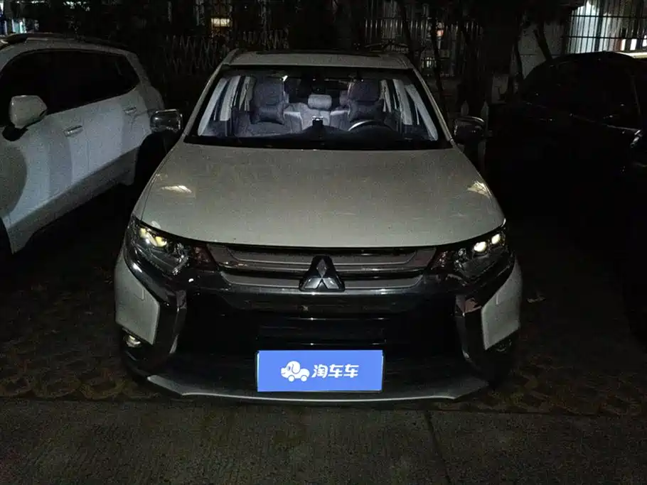 MITSUBISHI OUTLANDER