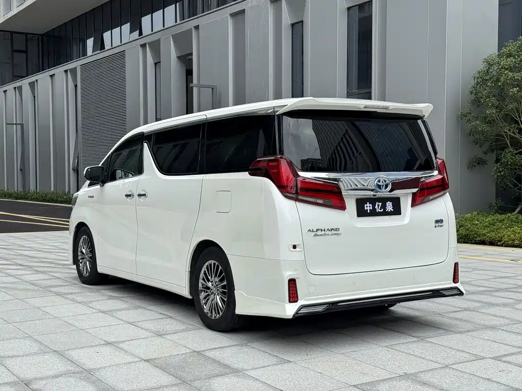 Toyota Alphard — миниатюра 5