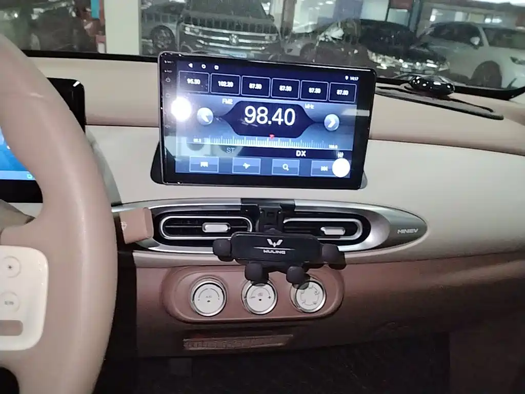 Wuling MINIEV — миниатюра 13