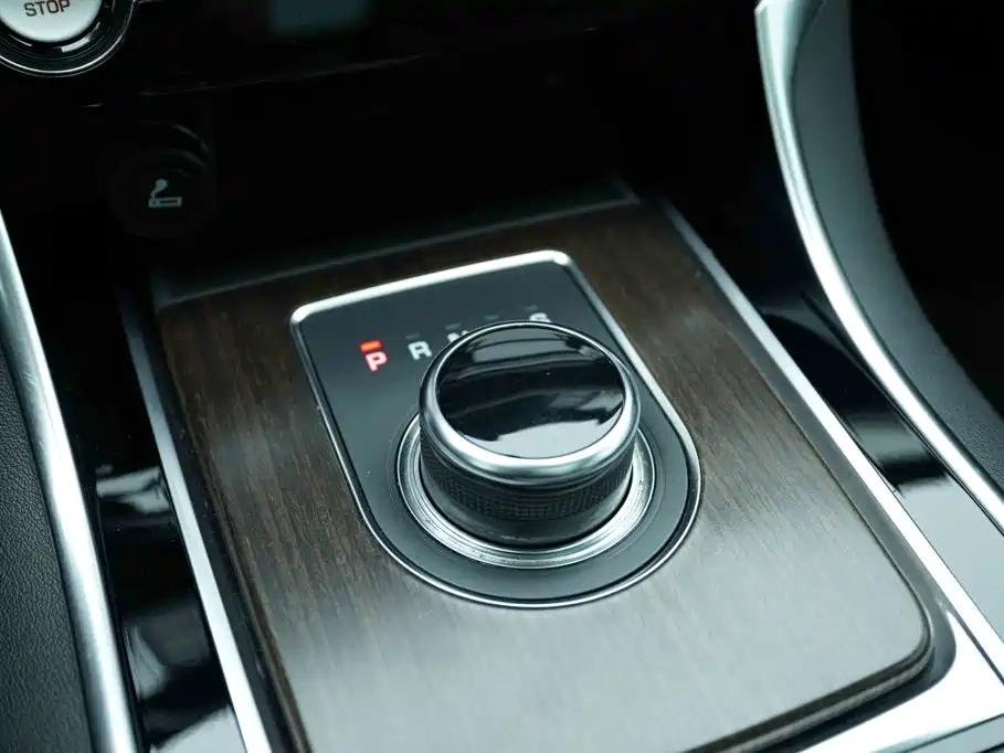 Jaguar XFL — миниатюра 8