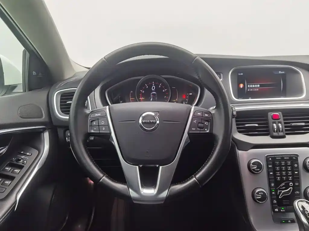 Volvo V40 — миниатюра 11