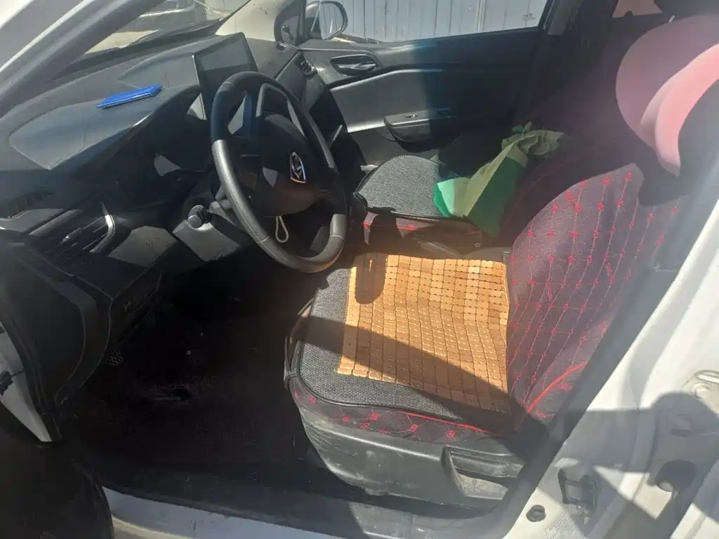 Baojun 310W — миниатюра 16