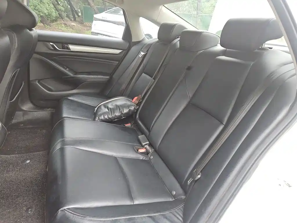 Honda Accord — миниатюра 13