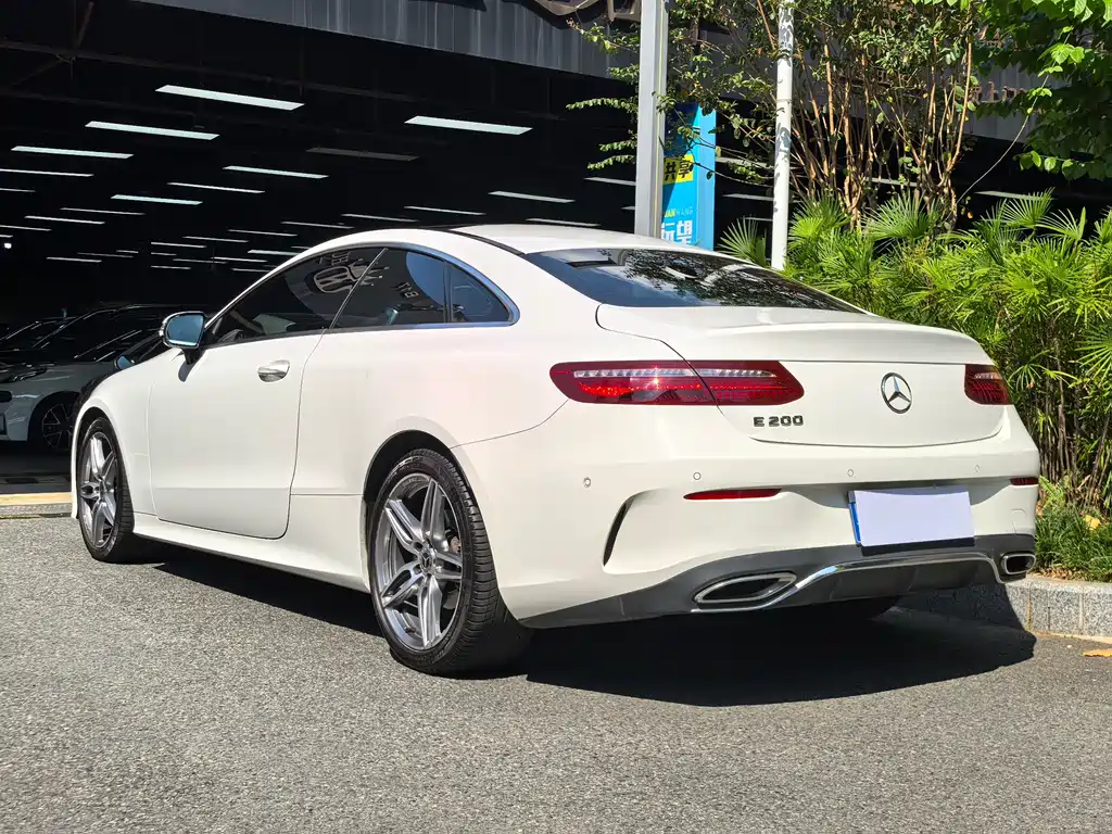 Mercedes-Benz E-Class (Import) — миниатюра 3