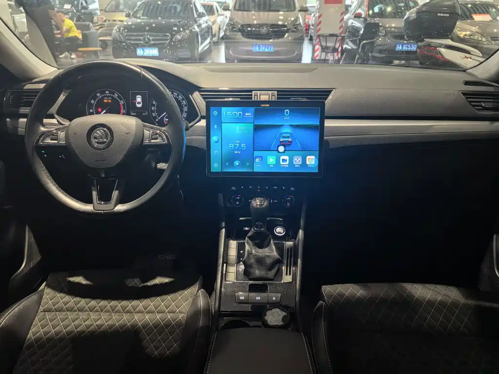 Skoda Superb — миниатюра 7