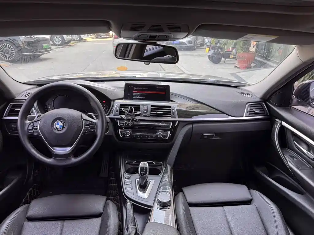 BMW 3 Series — миниатюра 8