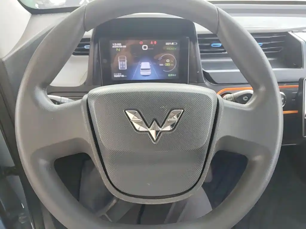 Заказать Wuling MINIEV 2020 года за 660 888 ₽  из Китая