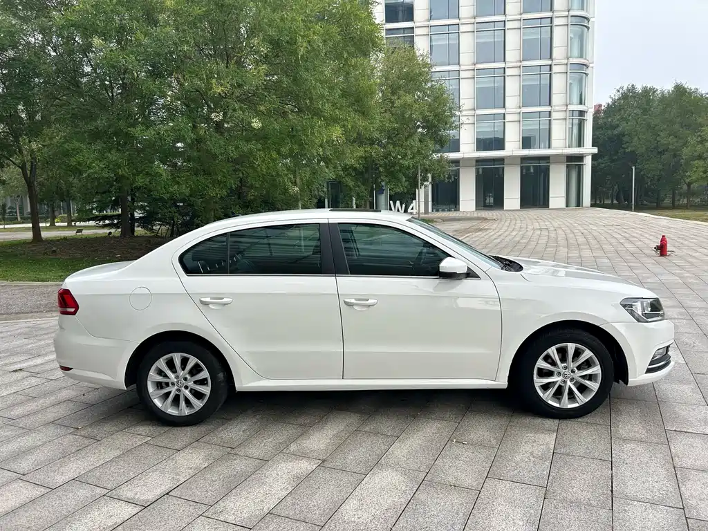 Volkswagen Lavida — миниатюра 4