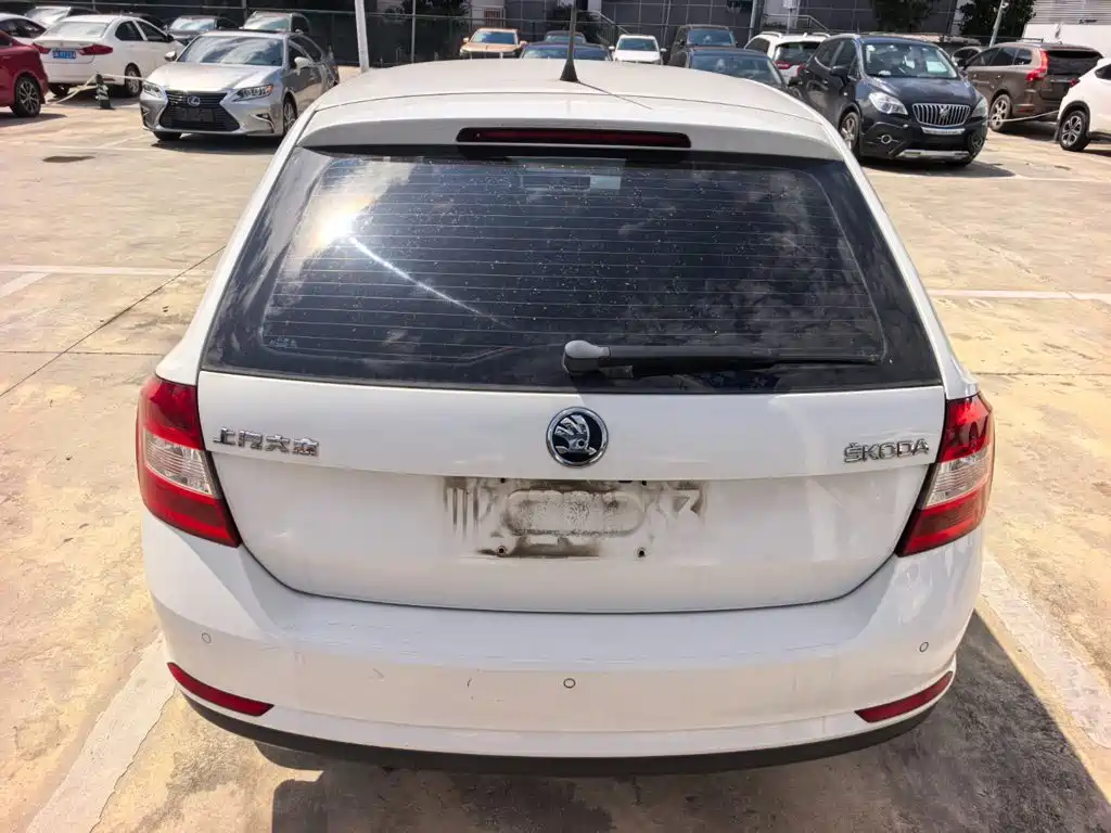 Skoda Rapid Spaceback — миниатюра 5