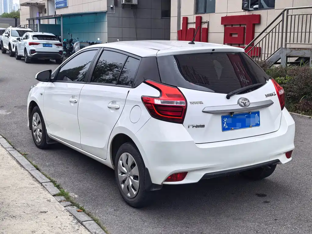 Toyota Yaris L — миниатюра 4