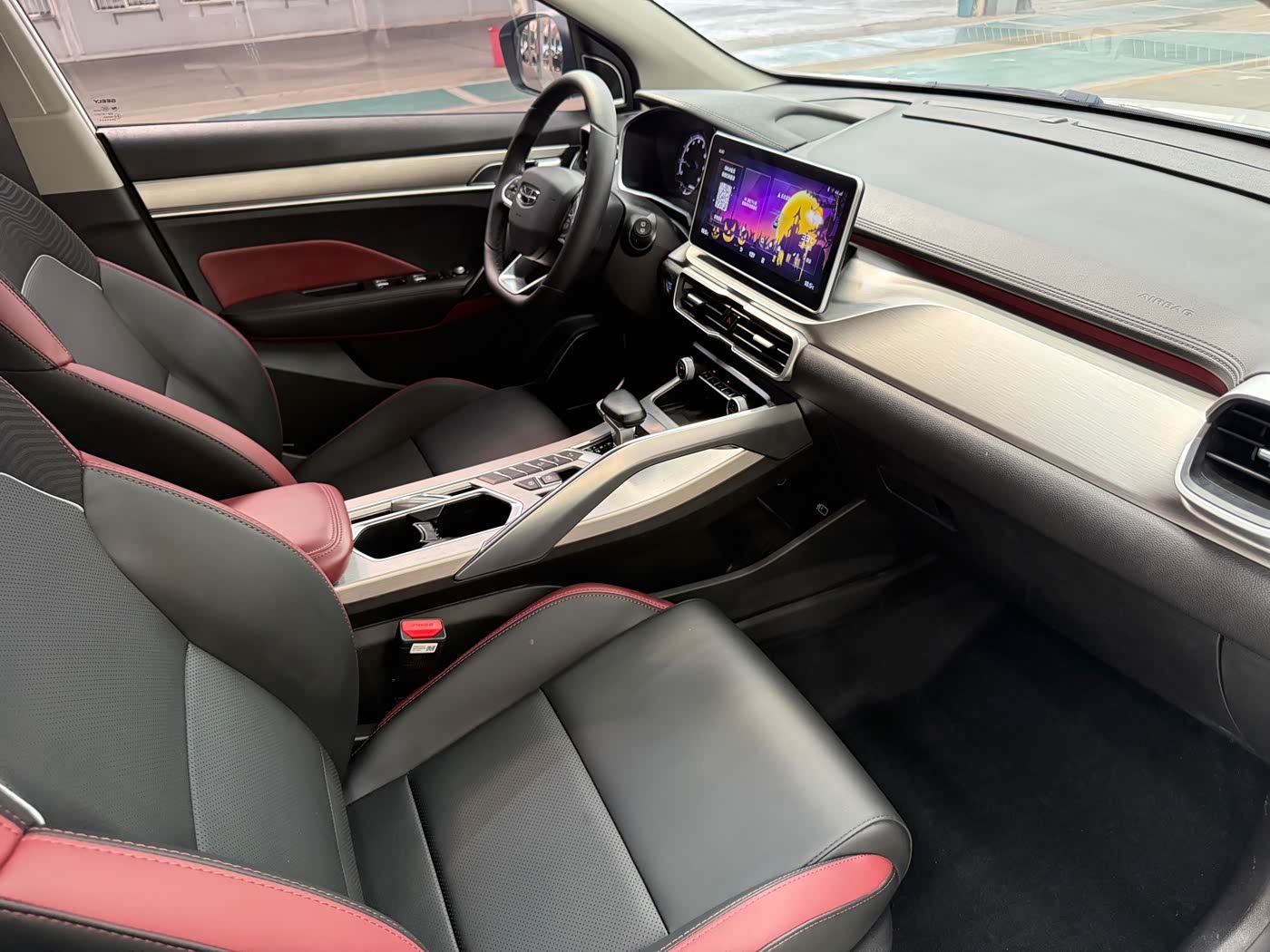 Geely Binyue 1.4 л 2023 г. Белый, пробег 30000 км