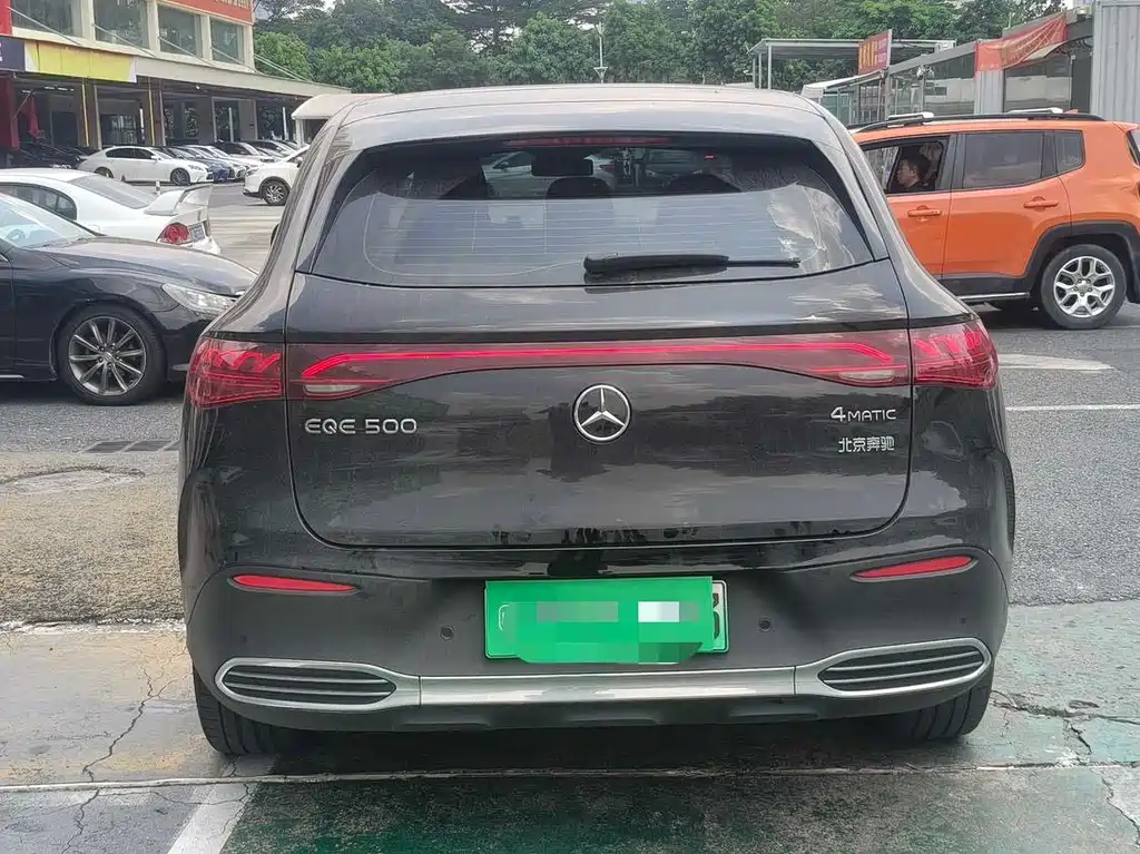 Mercedes-Benz EQE SUV — миниатюра 6