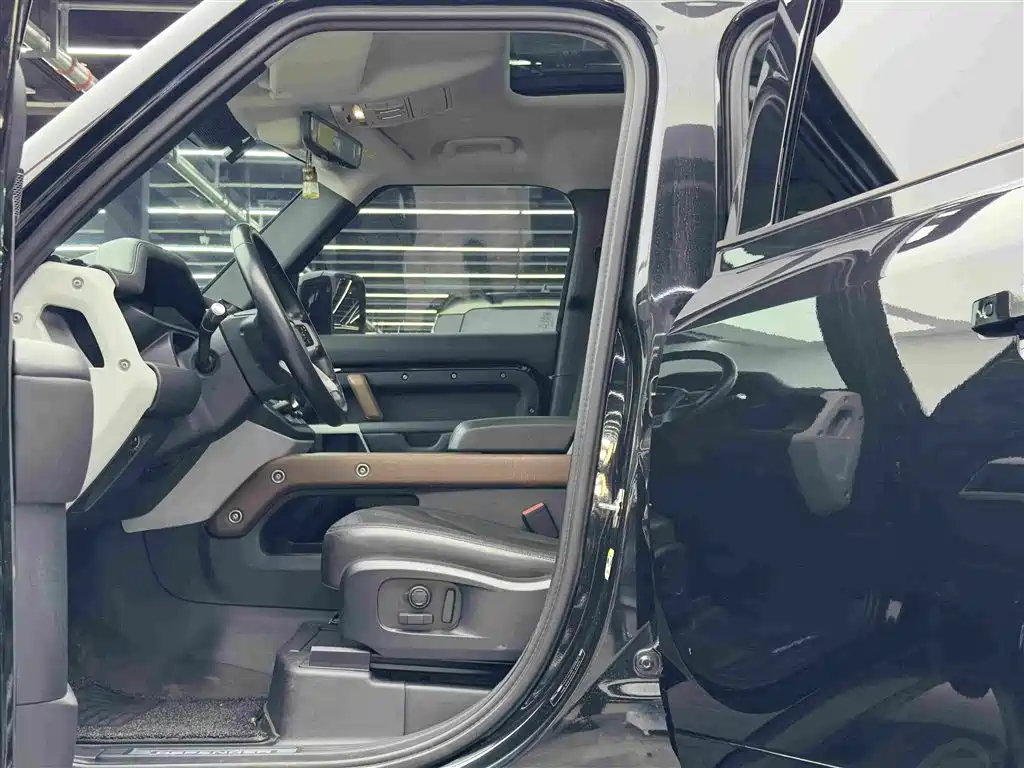 Land Rover Defender — миниатюра 8