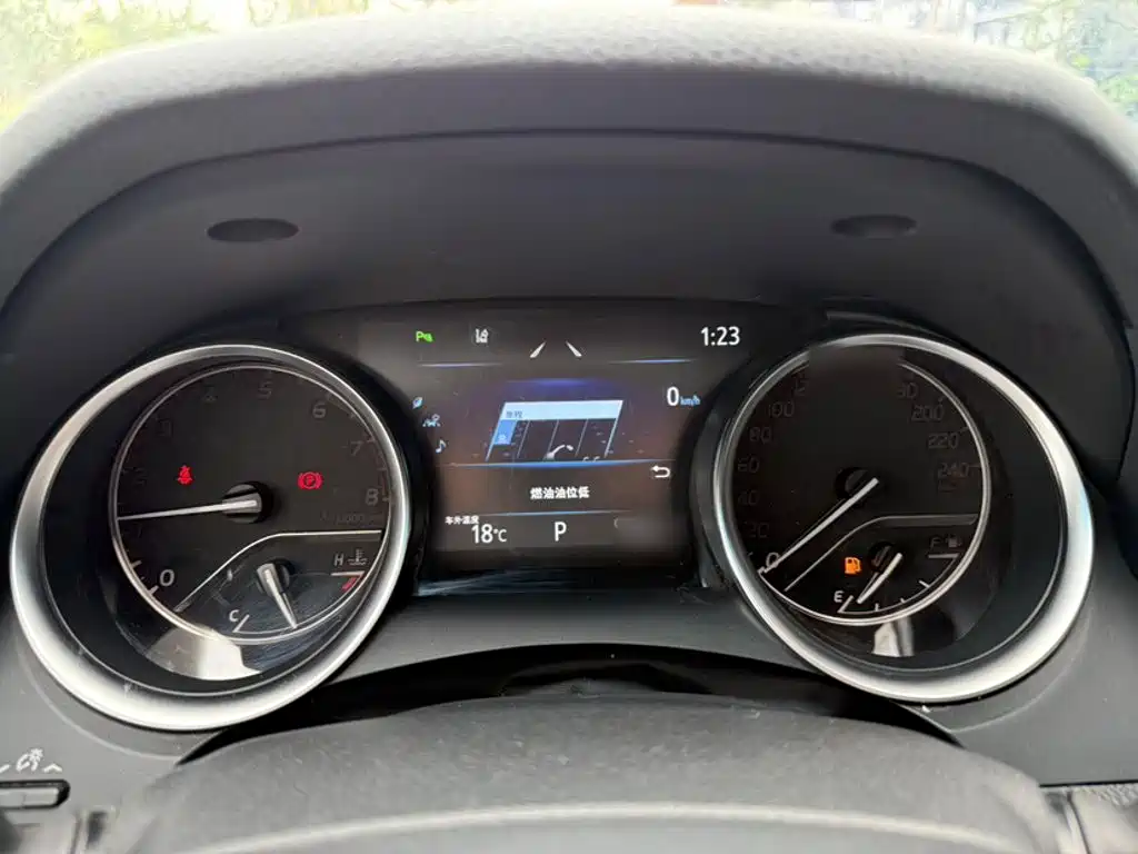 Toyota Camry — миниатюра 9
