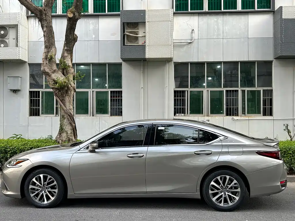 Lexus ES — миниатюра 4