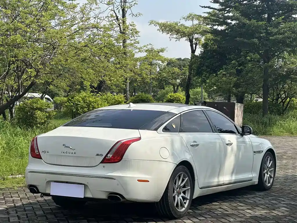 Jaguar XJ — миниатюра 9