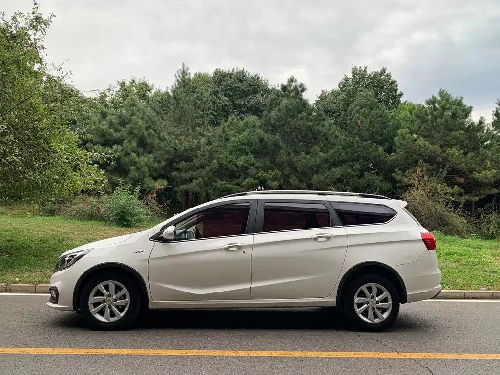 Baojun 310W — миниатюра 3