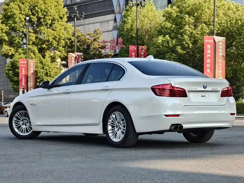 BMW 5 Series — миниатюра 4