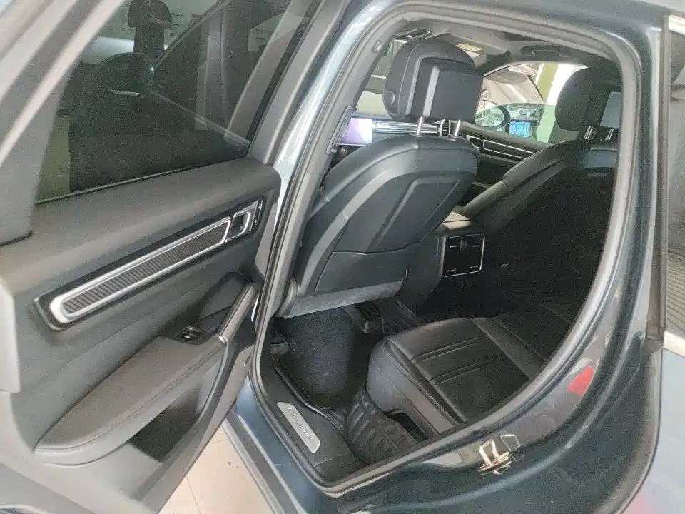 Porsche Cayenne — миниатюра 4