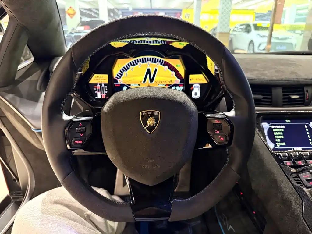 Lamborghini Aventador — миниатюра 12