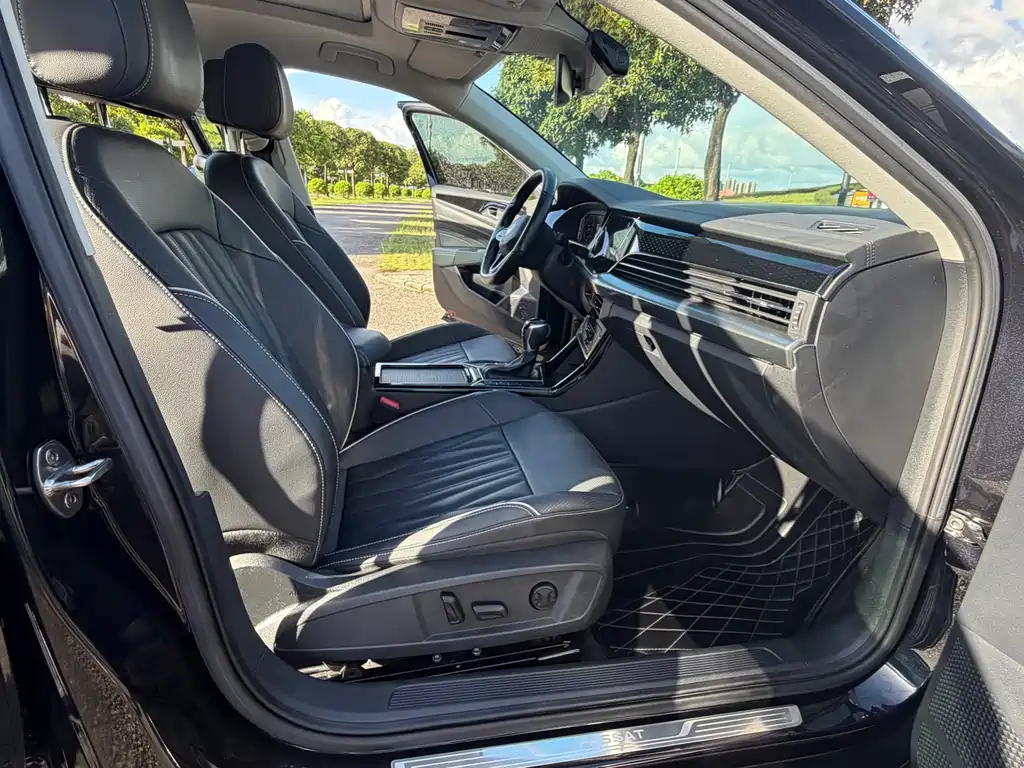 Volkswagen Passat 2022 330TSI Luxury