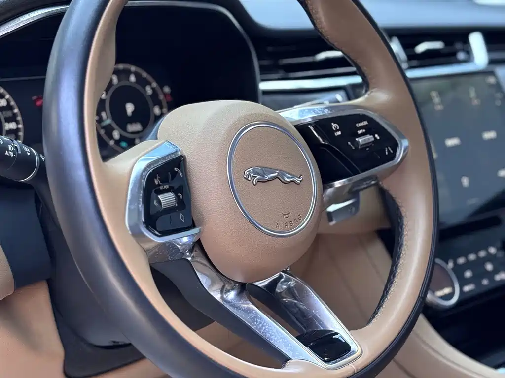 Jaguar XFL — миниатюра 11