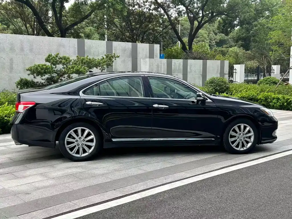 Lexus ES — миниатюра 7