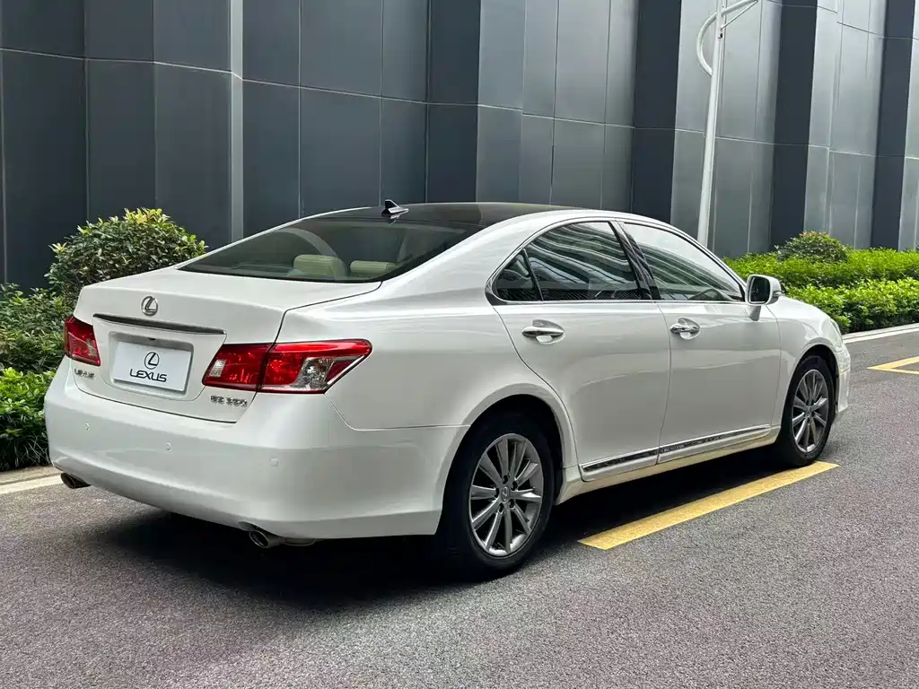 Lexus ES — миниатюра 5