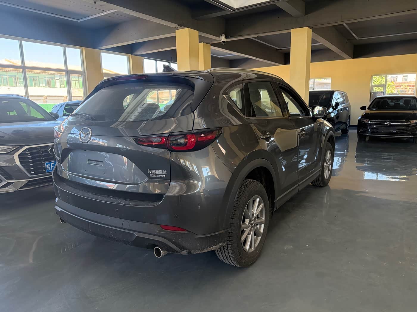 Mazda CX-5 2.0 л 2025 г. Серебристо-серый, пробег 1700 км