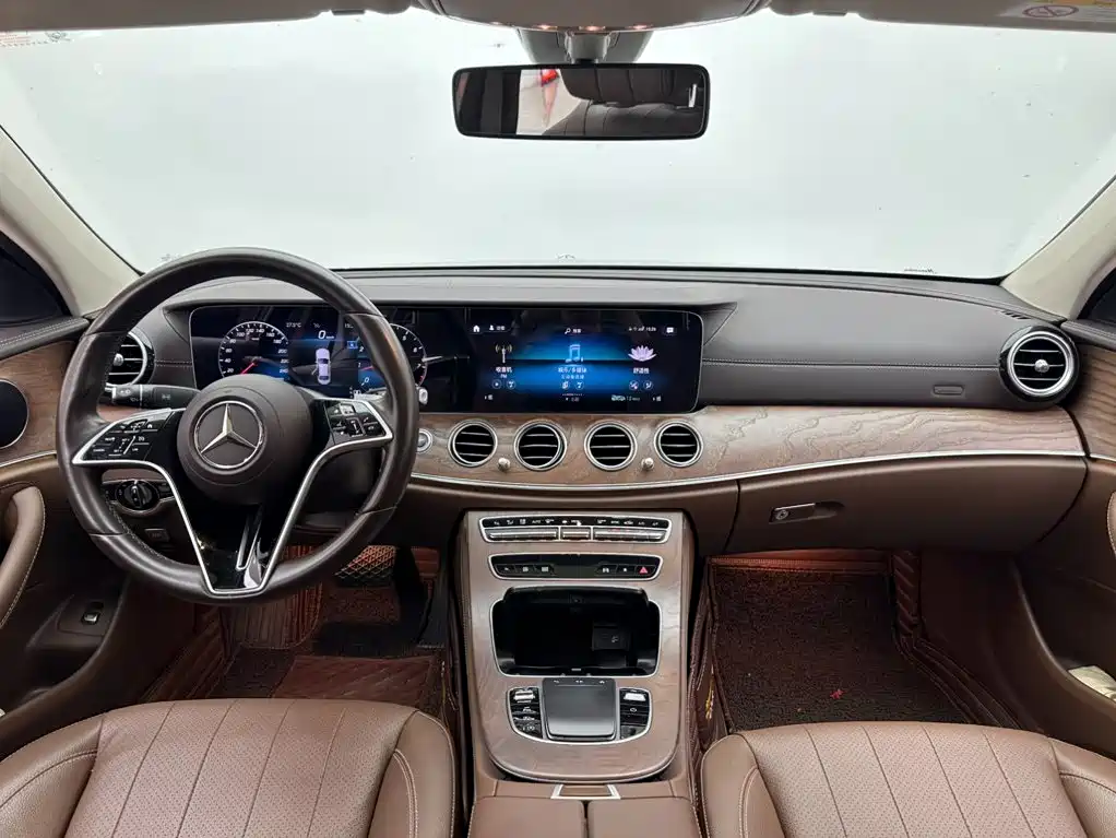 Mercedes-Benz E-Class — миниатюра 10