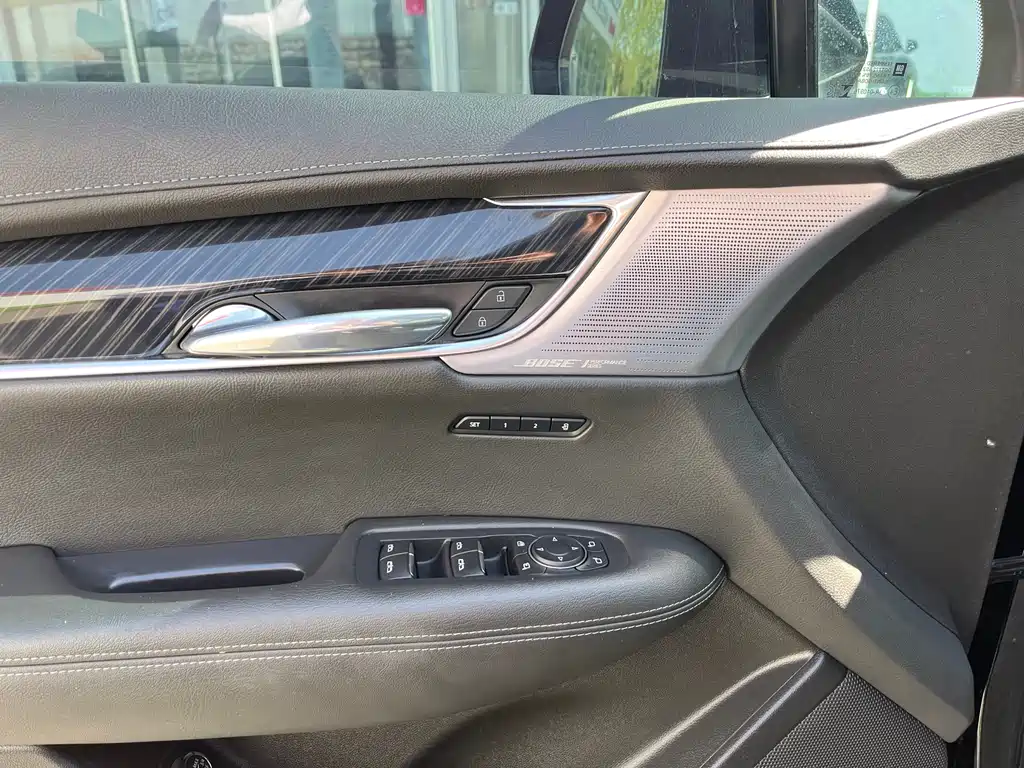 Cadillac XT6 2022 2.0T мест Luxury