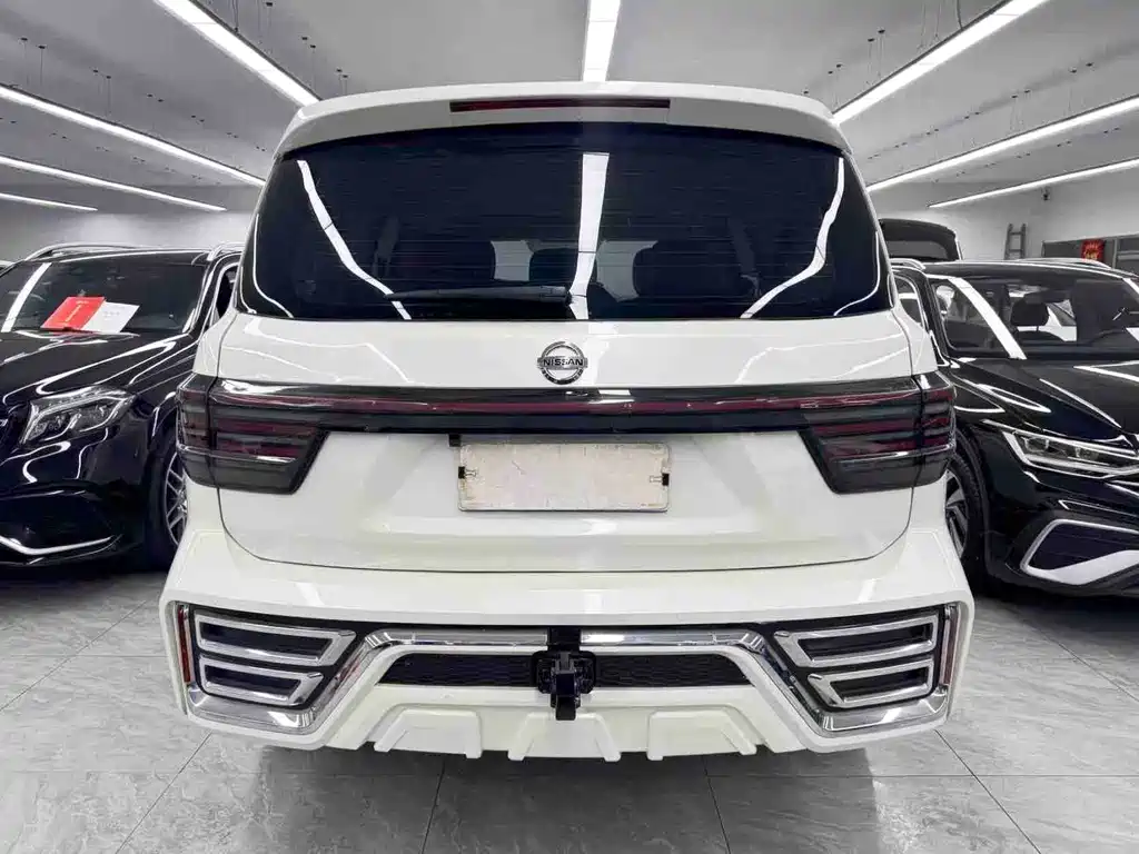Nissan Patrol — миниатюра 5