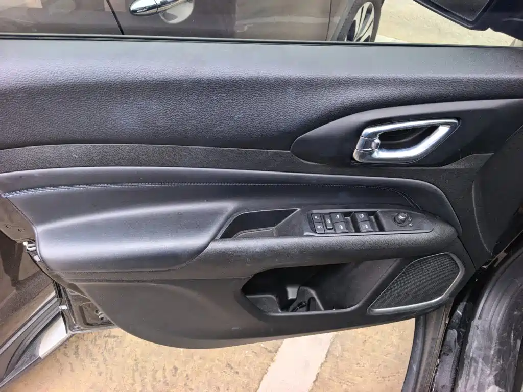 Jeep Compass — миниатюра 8